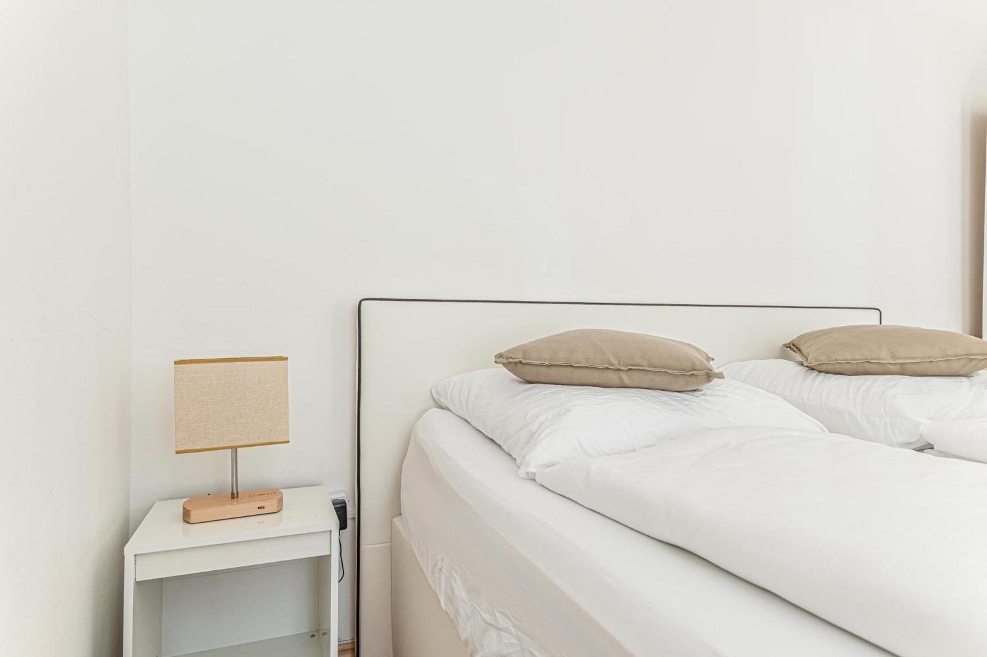 City Vibes: 1Br Apt, 10 Min To Westbahnhof Вена Экстерьер фото
