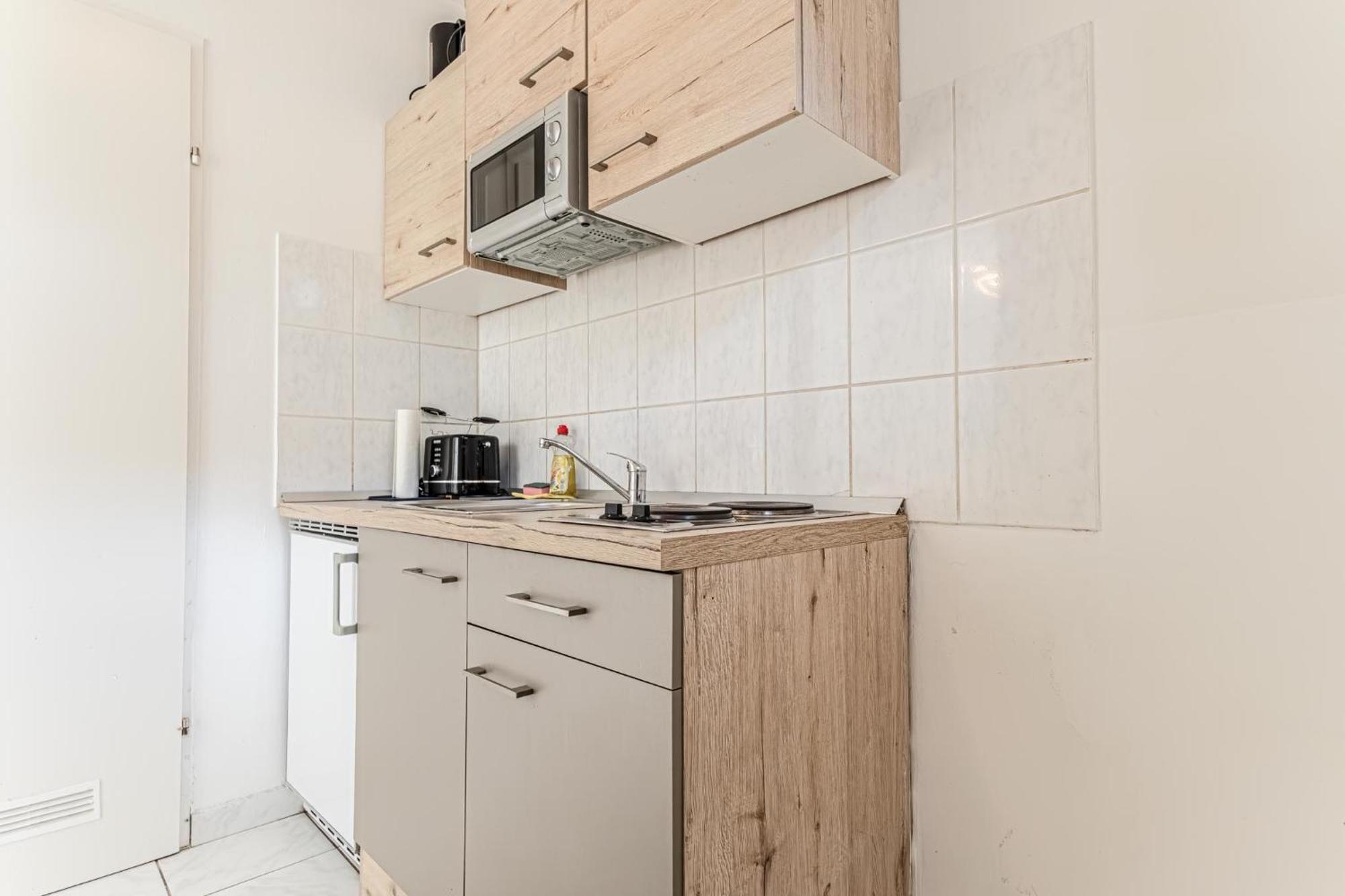City Vibes: 1Br Apt, 10 Min To Westbahnhof Вена Экстерьер фото