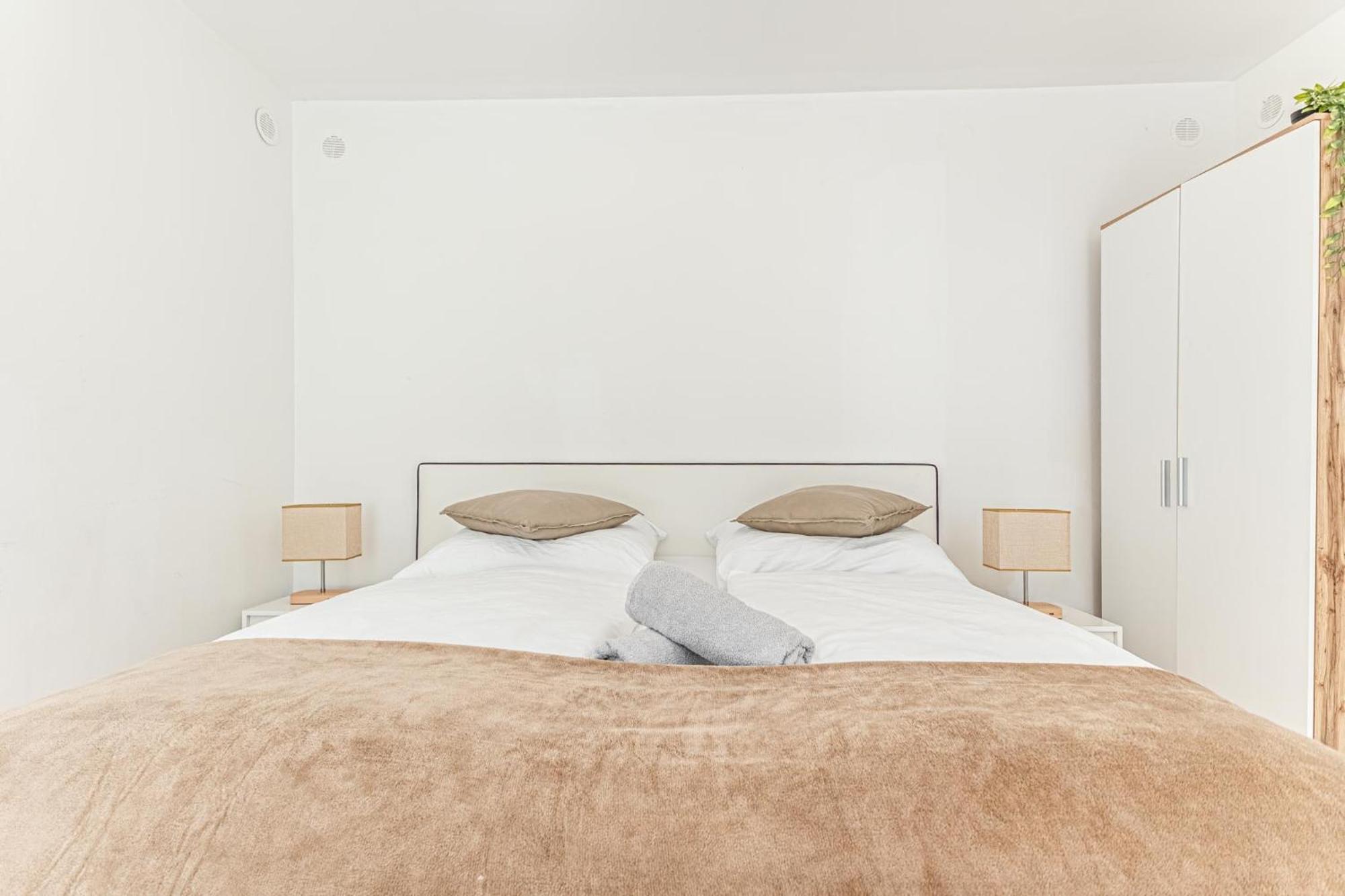 City Vibes: 1Br Apt, 10 Min To Westbahnhof Вена Экстерьер фото