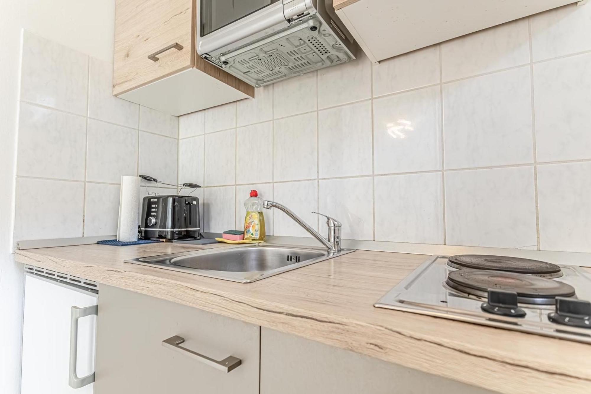 City Vibes: 1Br Apt, 10 Min To Westbahnhof Вена Экстерьер фото