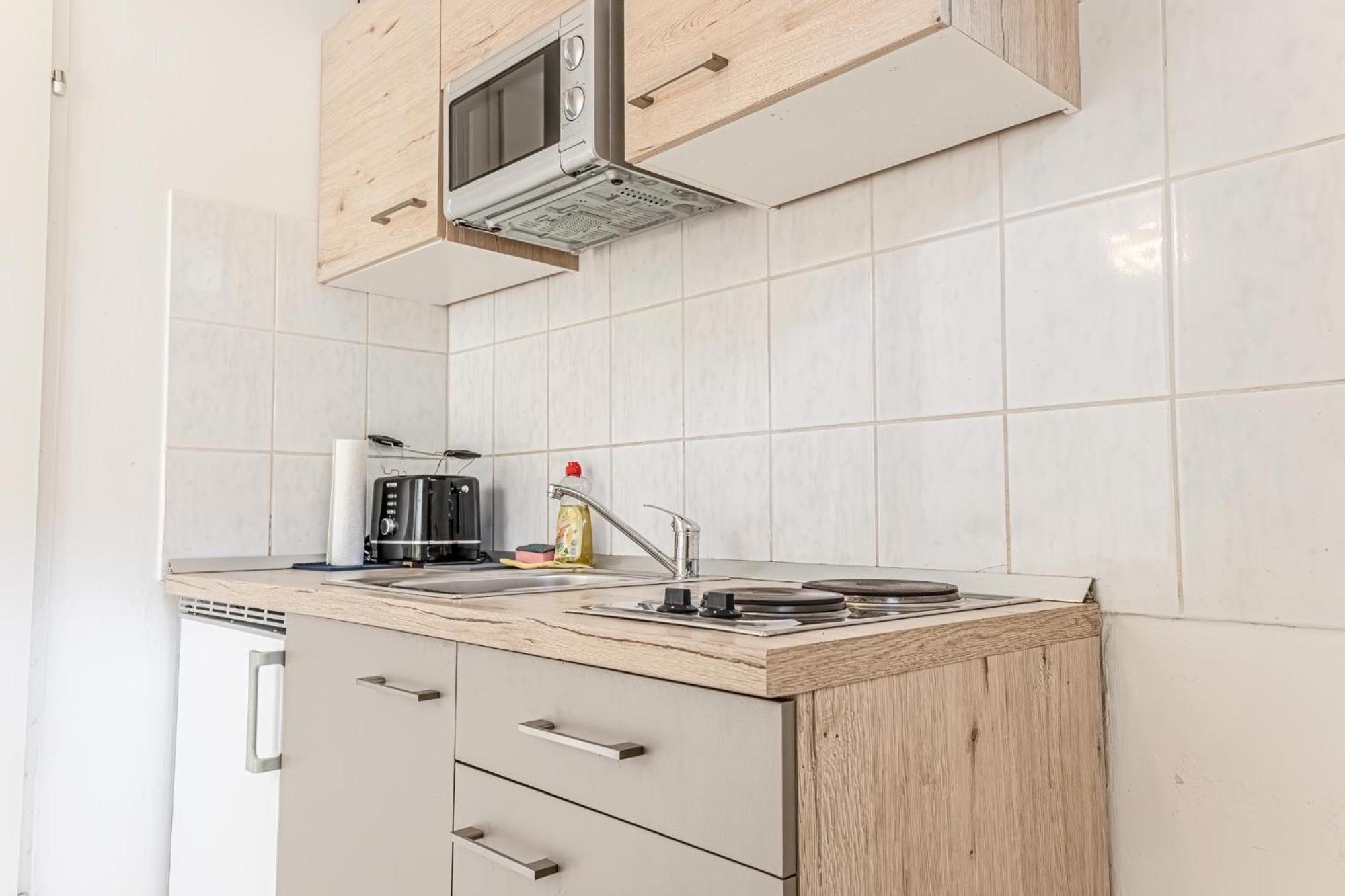 City Vibes: 1Br Apt, 10 Min To Westbahnhof Вена Экстерьер фото