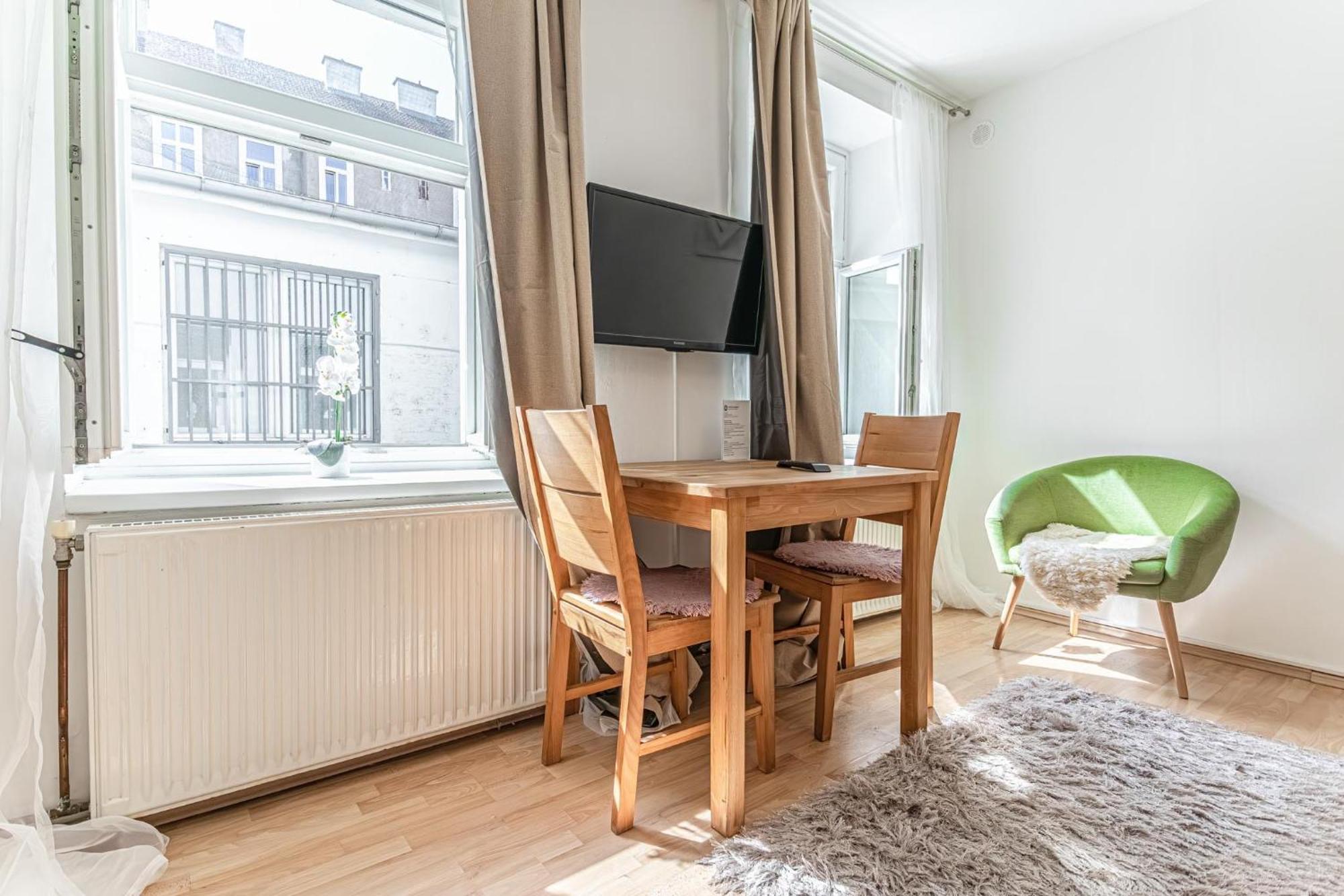 City Vibes: 1Br Apt, 10 Min To Westbahnhof Вена Экстерьер фото