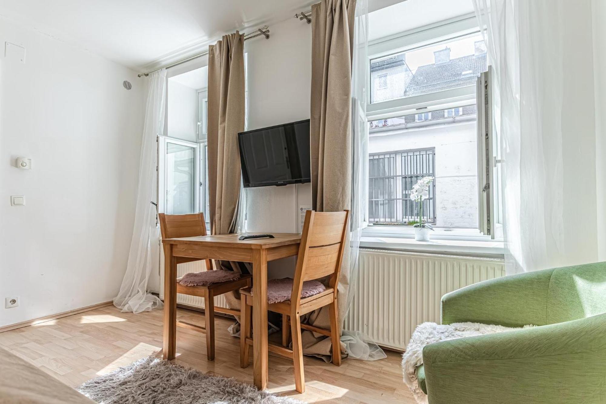 City Vibes: 1Br Apt, 10 Min To Westbahnhof Вена Экстерьер фото